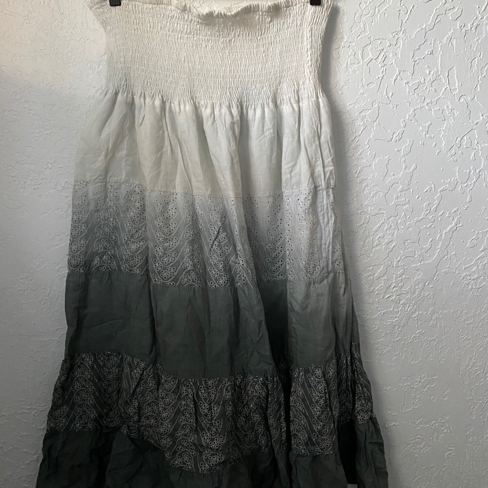 Strapless white and gray ombré dress.